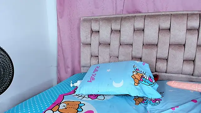 XXX chat uživo modela Emma_Evelyn