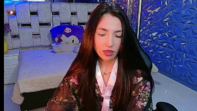 MiaLovelyn Webcam Show