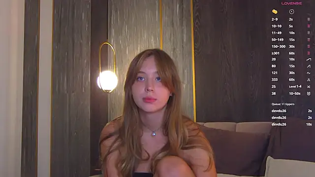 LoraineLuffのウェブカメラショー