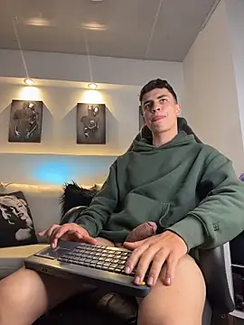 AdrianRinaldi Chat XXX live