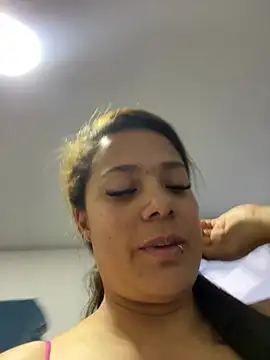 Pretty__Milf élő XXX-chatje