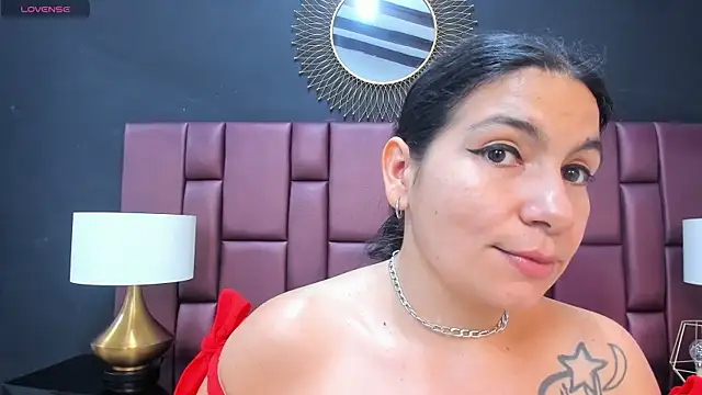 دردشة DianaSheren الجنسية المباشرة