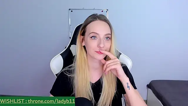 LadyBug11's Live XXX Chat
