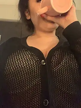 holyeroticss Adlı Modelin Canlı XXX Sohbeti