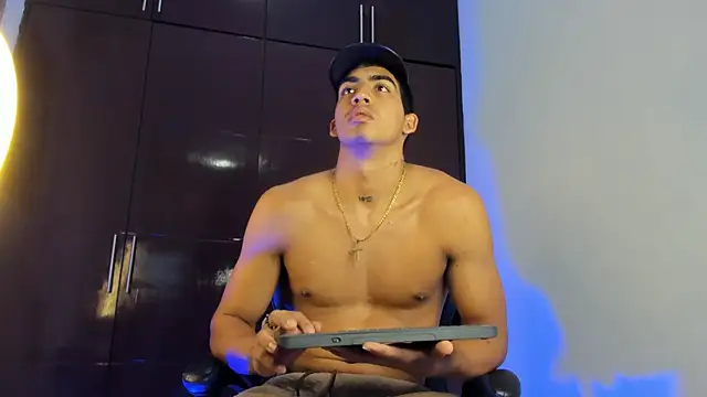 Milo_LatinBoy 网络视讯表演