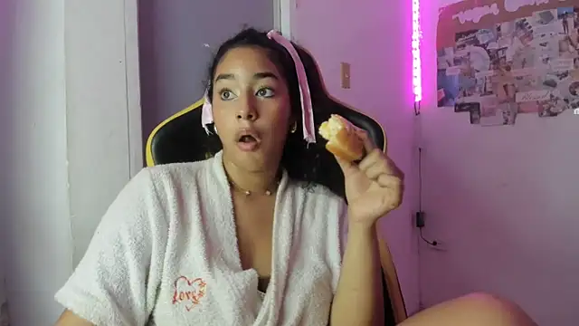 emily_stars1 Adlı Modelin Web Kamerası Şovu