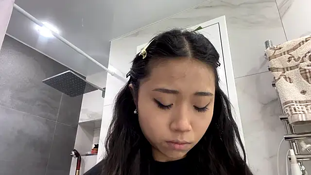 SweetMiaXO Show in webcam