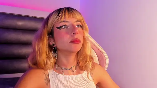 Chat XXX ao vivo de adhalee_js