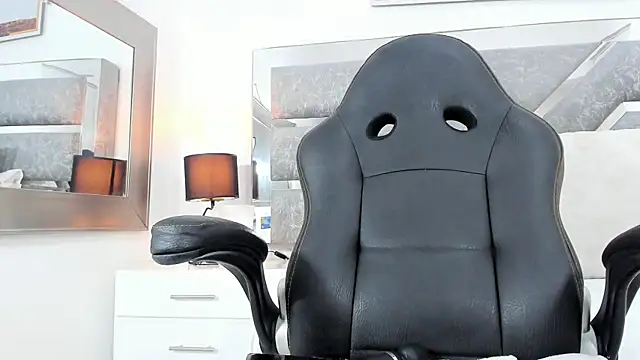 Slut_Milf_ 现场XXX聊天