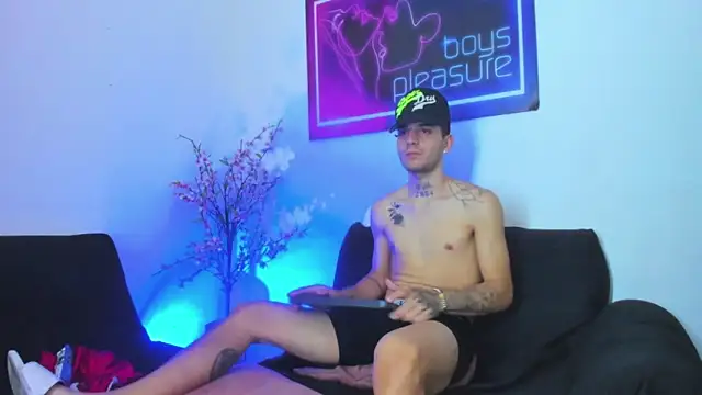 Pleasure_boys_hot Show Webcam