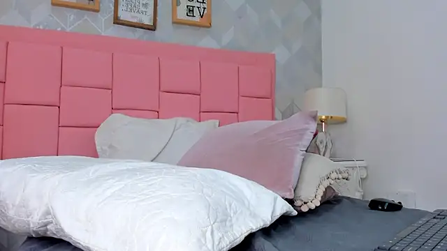 Chat +18 de zoejenner_ ao vivo