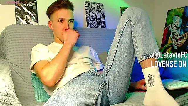 Midnighter_ Show Webcam