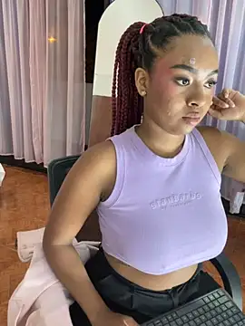 Kloe_rousse01 Adlı Modelin Canlı XXX Sohbeti