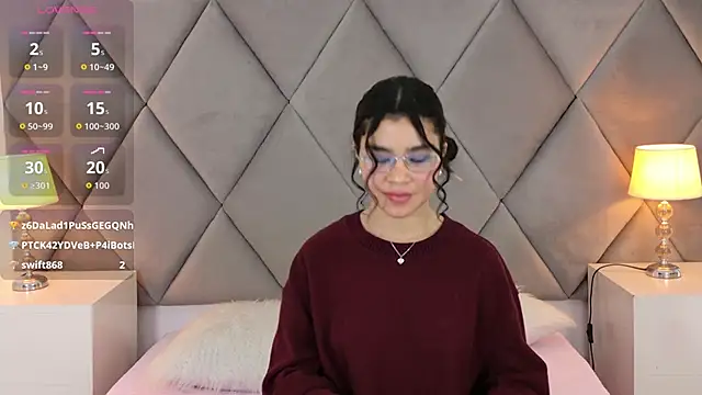 OliviaDiaz Show in webcam