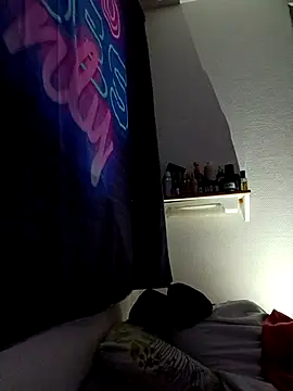 Mikaaa97 – Naživo XXX chat