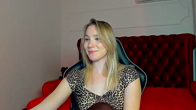 ElaraVoltage 在線直播表演