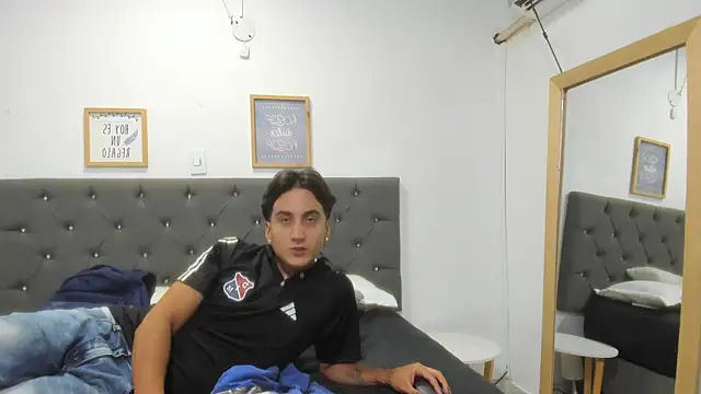 EsmeraldaNaimn Webbikameraesitys