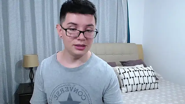 Živý XXX chat BlackFoXXX69