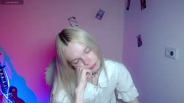 Emily_Nyaffee élő XXX-chatje