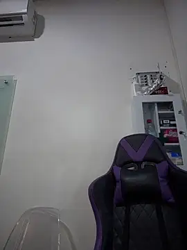 Sexy-CallCenter Adlı Modelin Canlı XXX Sohbeti