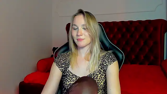 Chat XXX en directo de ElaraVoltage