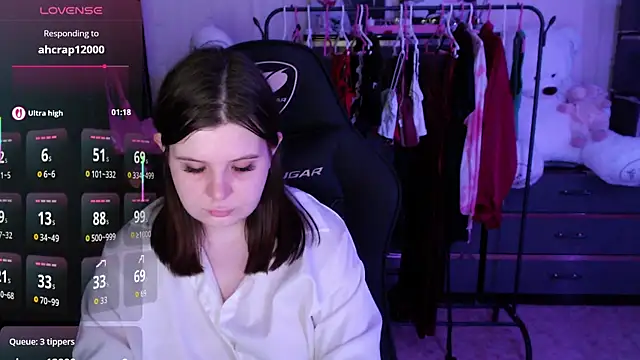 XXX chat uživo modela AmyVibess