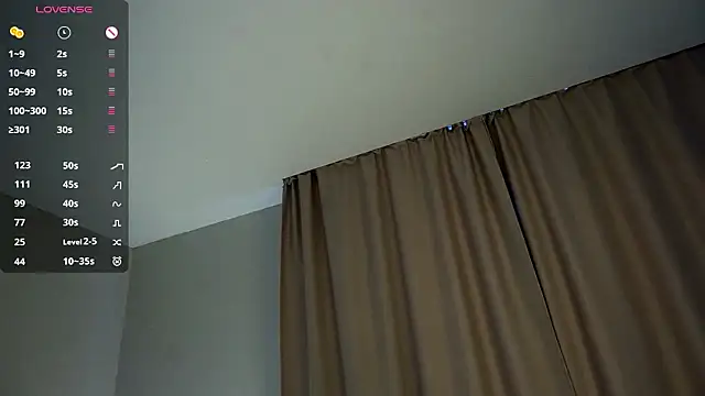 EffieHenri's Live XXX Chat