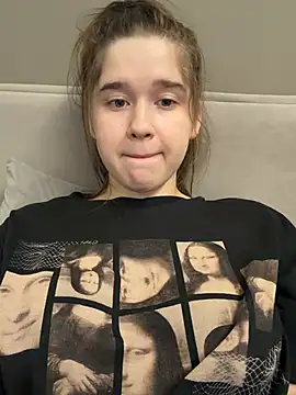 HornyGirlH Webcam Show