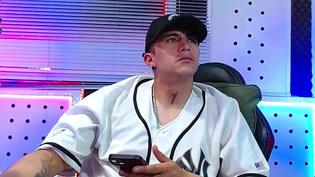 XXX chat uživo modela Godofcumxxx