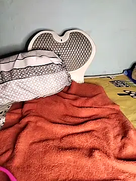 Zu_naa লাইভ XXX চ্যাট