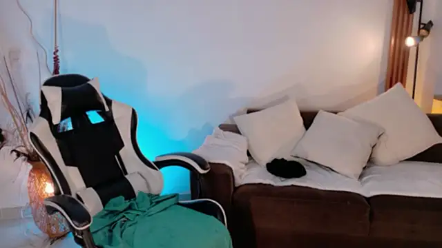 ChloeMoreti's Live XXX Chat