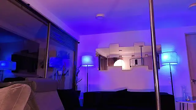 mandi4pole_ Chat XXX in diretta