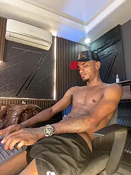 AaronCruz_ Adlı Modelin Canlı XXX Sohbeti