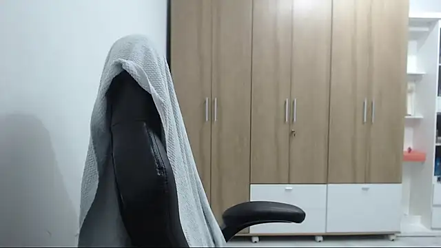 RoxanaLove9 Adlı Modelin Canlı XXX Sohbeti