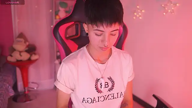 tommy_blue Adlı Modelin Canlı XXX Sohbeti