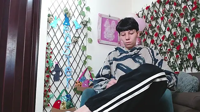 LiamBrown09 Adlı Modelin Canlı XXX Sohbeti