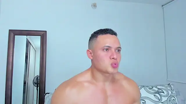 Show modela KingLevi01 na web-kameri