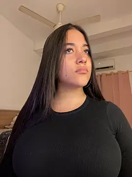 Nhefertary Adlı Modelin Canlı XXX Sohbeti