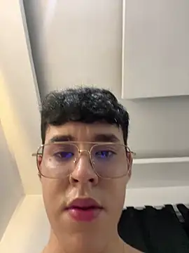 Czat XXX na żywo – Tom_Parker_