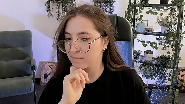 VirtuallVoyant's Live XXX Chat