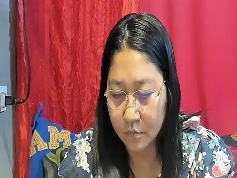 Show modela PINAYSUNSHINE38 na web-kameri