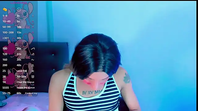 malahya_: διαδικτυακό σόου στην κάμερα