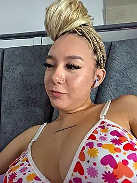 Chat +18 de alaia_princess ao vivo