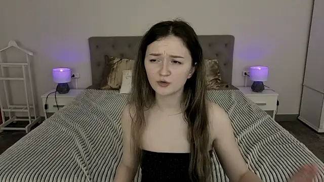 Chat XXX en directo de CyrenaLuxe