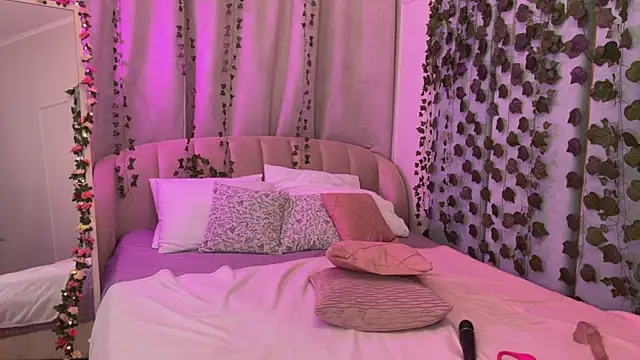 Love_is_Lola's Live XXX Chat