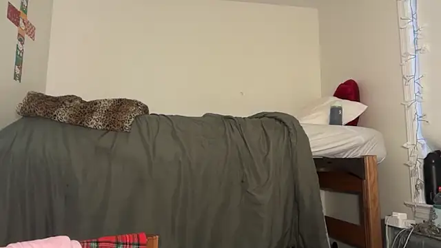 redbonequee Show in webcam