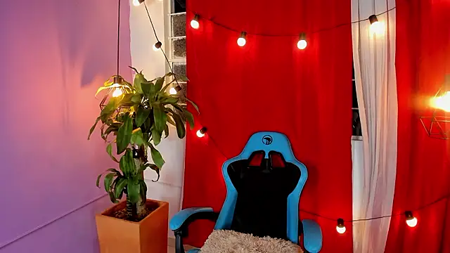 Lia_little18's Live XXX Chat