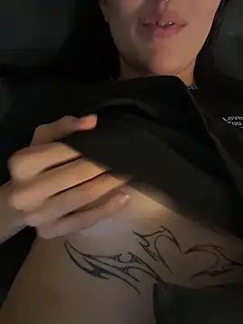 HinaSweet webcam show