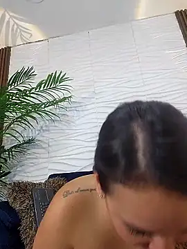 LizzRouse live XXX chat