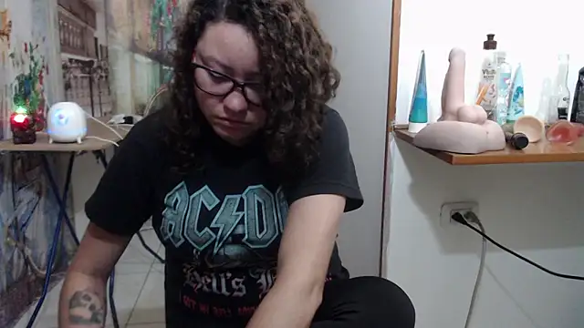 curly_greeneyed Adlı Modelin Canlı XXX Sohbeti